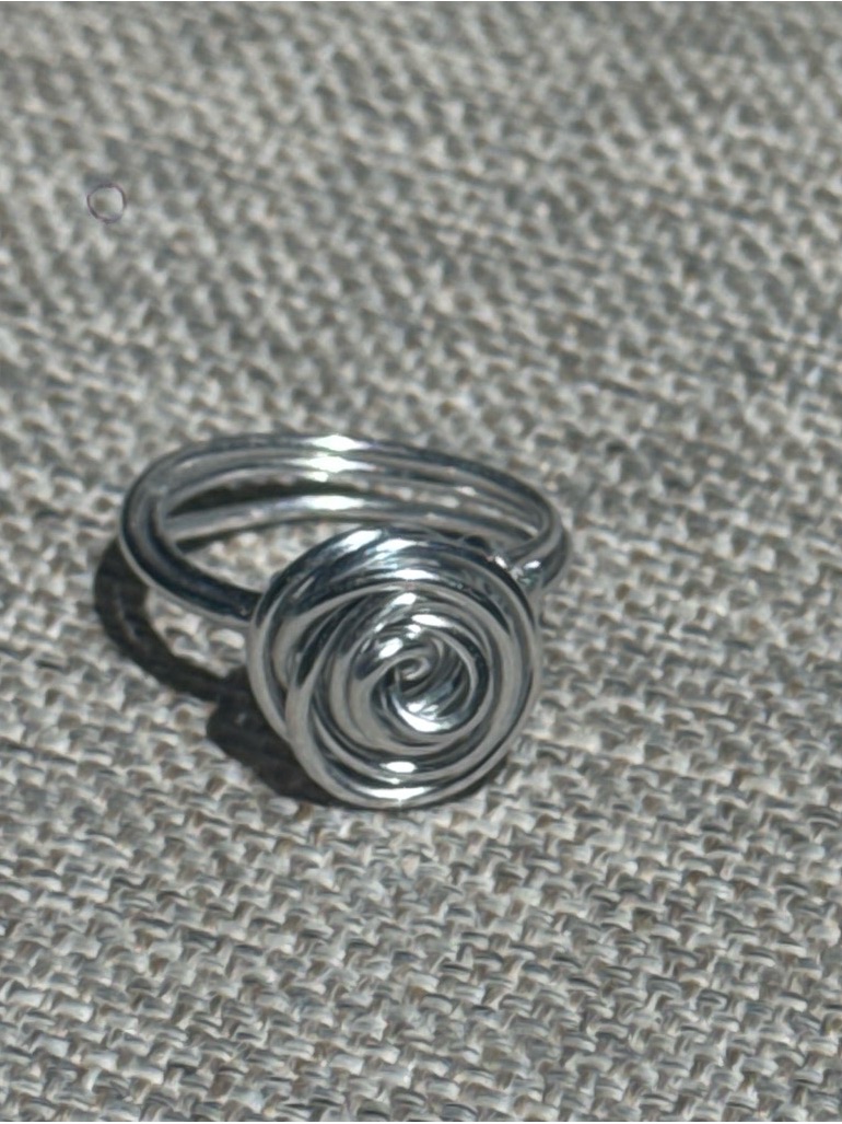 Silver Wire Rosette Stackable Ring - Unbranded